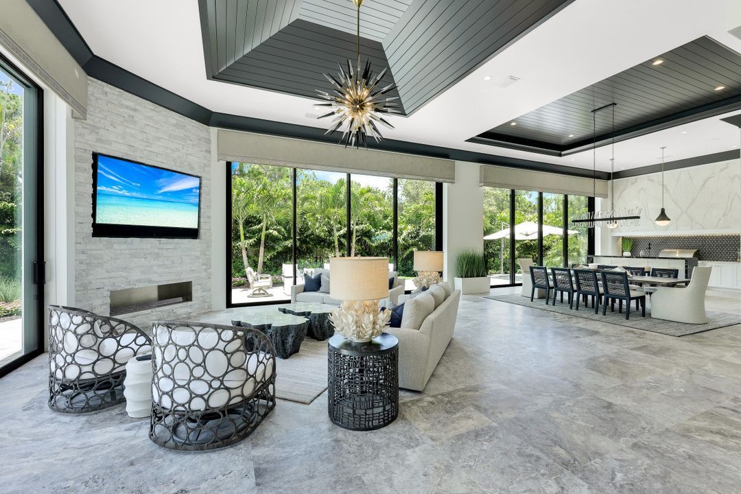 359 Warwick Way, Naples, FL 34110