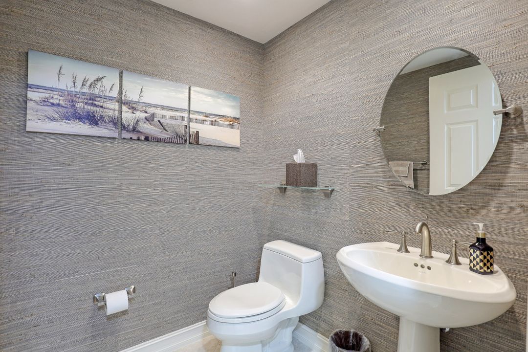 2748 Tiburon Blvd E #202, Naples, FL 34109