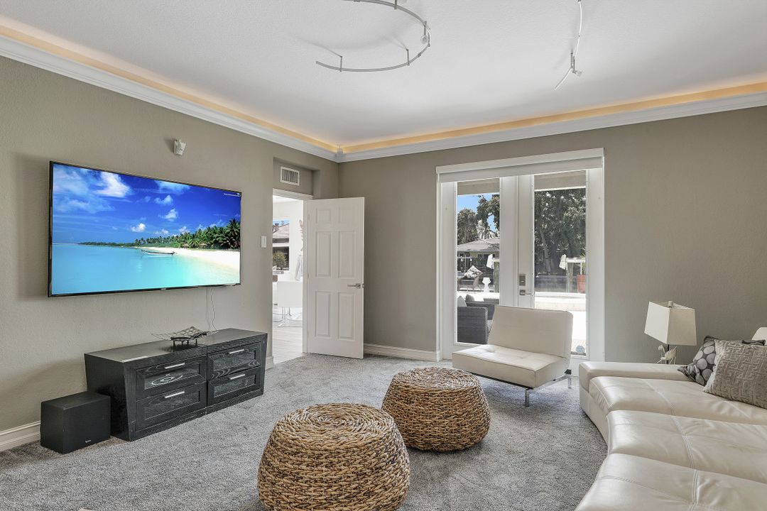 390 Seabee Ave, Naples, FL 34108