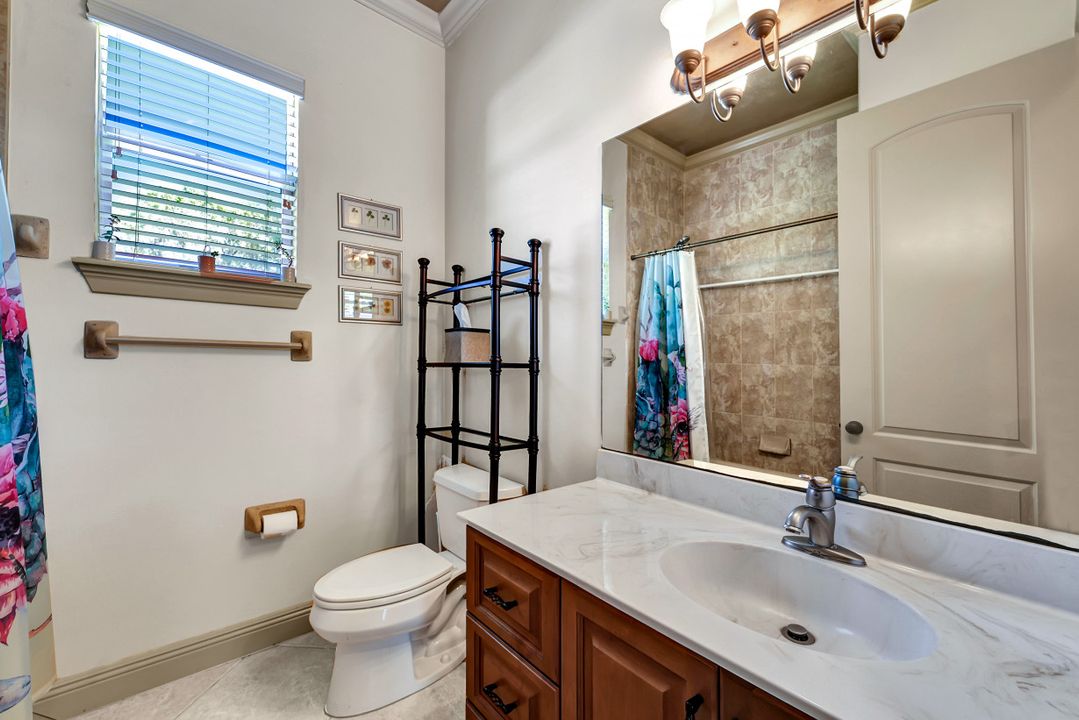 4000 Stonesthrow Ct, Naples, FL 34109