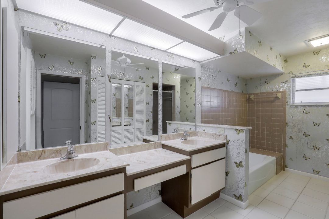 628 104th Ave N, Naples, FL 34108