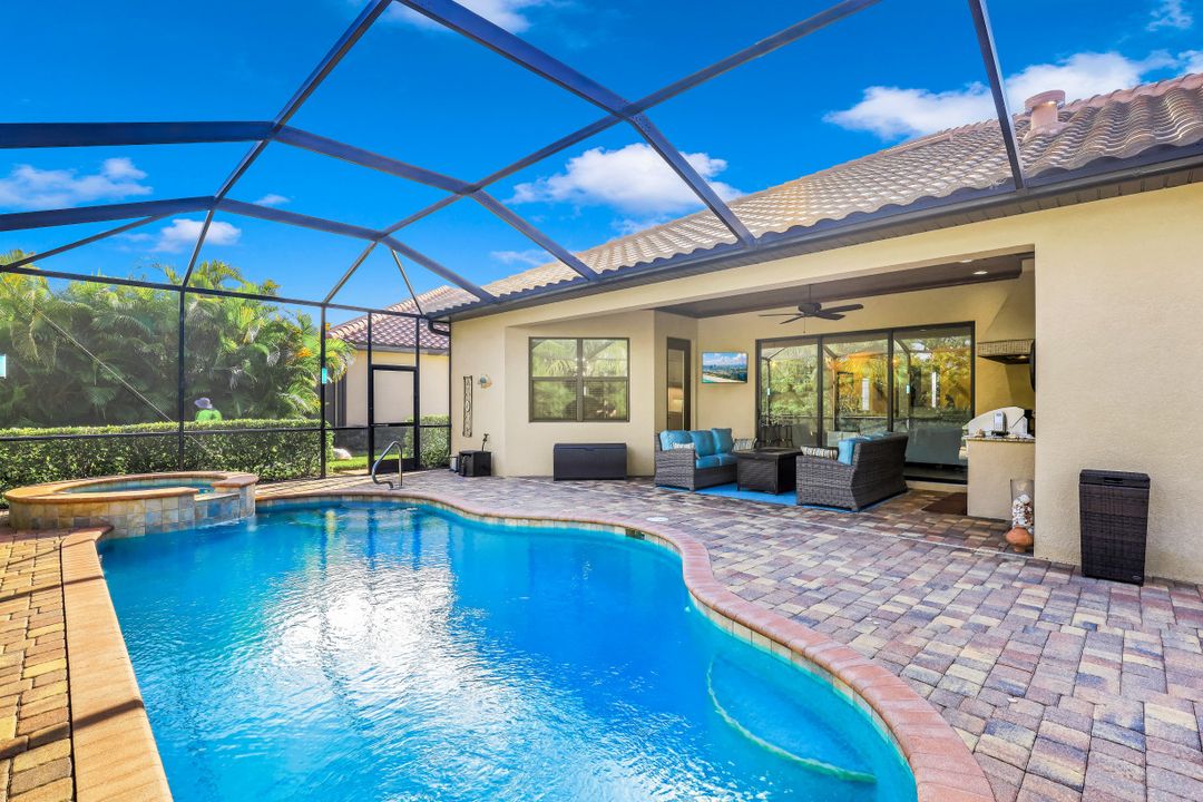 9336 Vercelli Ct, Naples, FL 34113