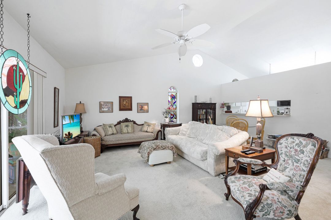 812 102nd Ave N, Naples, FL 34108