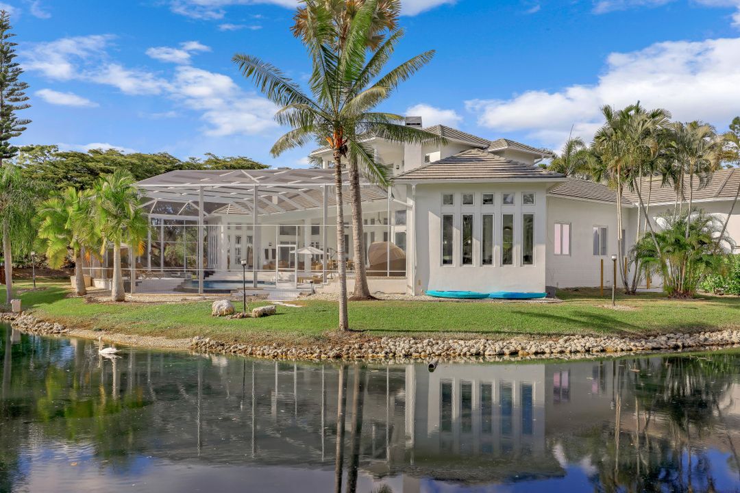 6262 Standing Oaks Ln, Naples, FL 34119