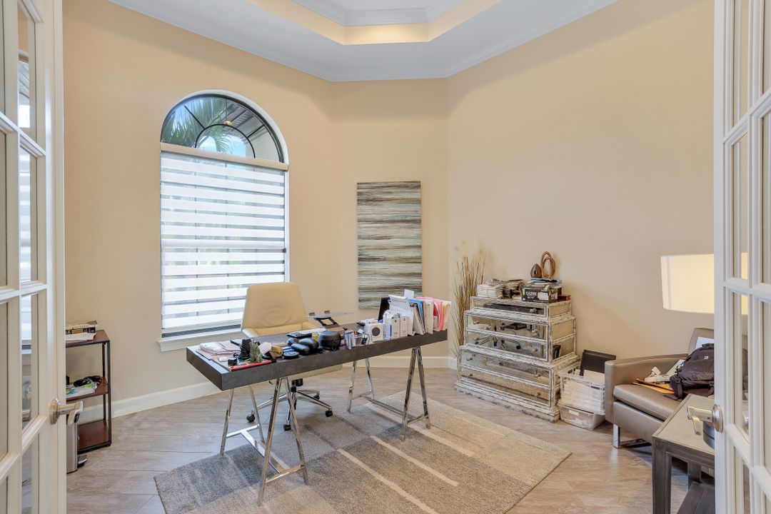 9086 Sorreno Ct, Naples, FL 34119