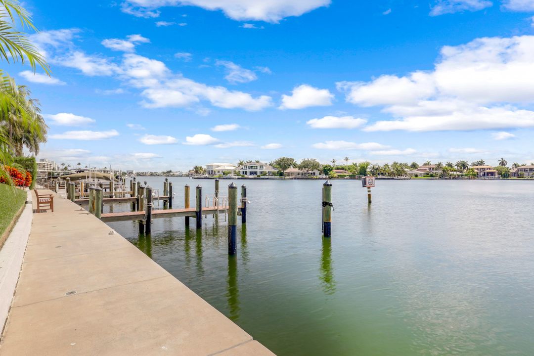 2900 Gulf Shore Blvd N #102, Naples, FL 34103