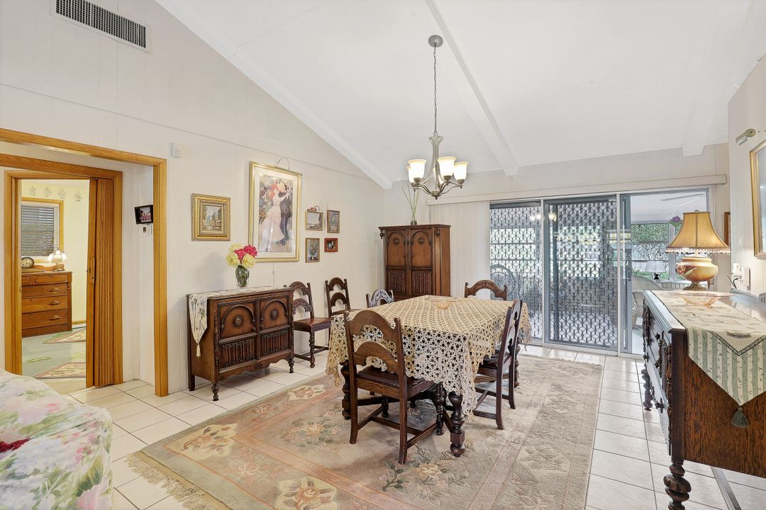 10442 Vanderbilt Dr, Naples, FL 34108