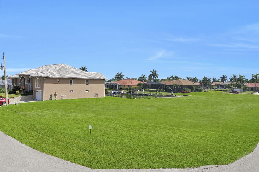 305 Grapewood Ct, Marco Island, FL 34145