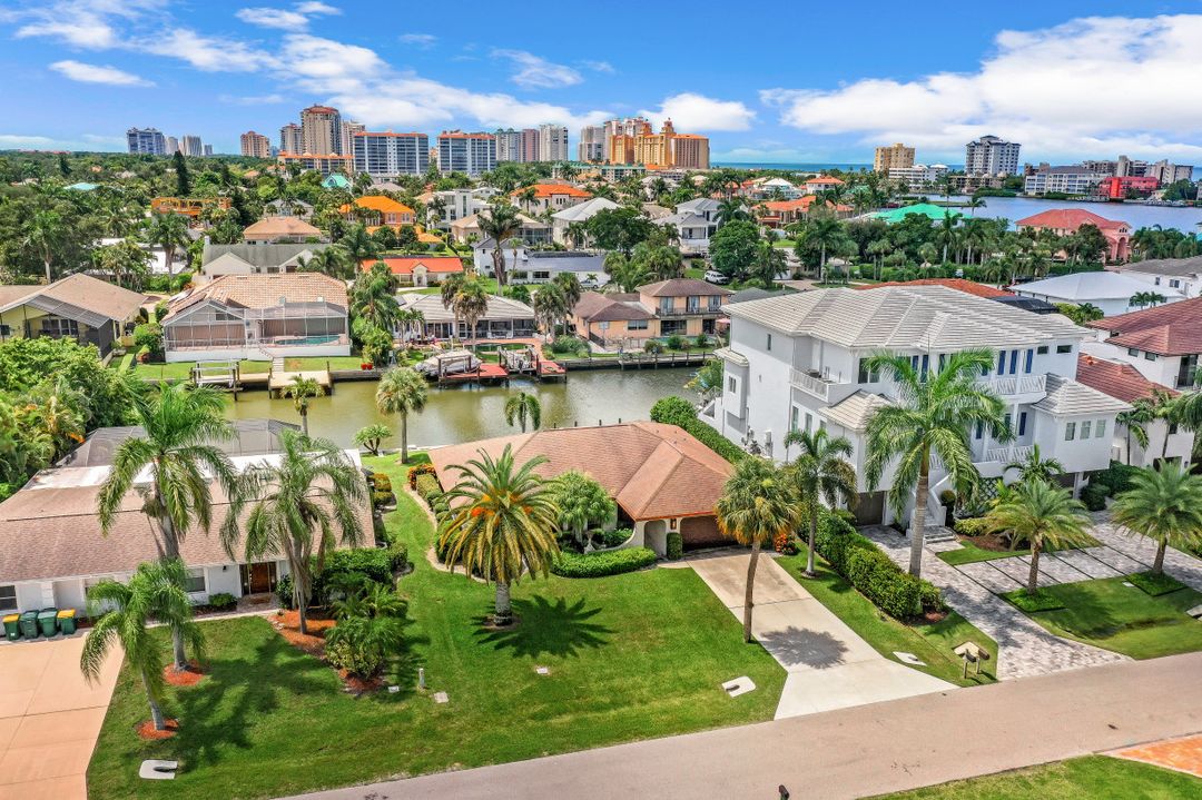 466 Tradewinds Ave, Naples, FL 34108