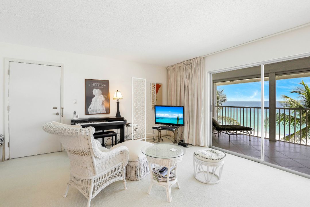 10573 Gulf Shore Dr #304, Naples, FL 34108