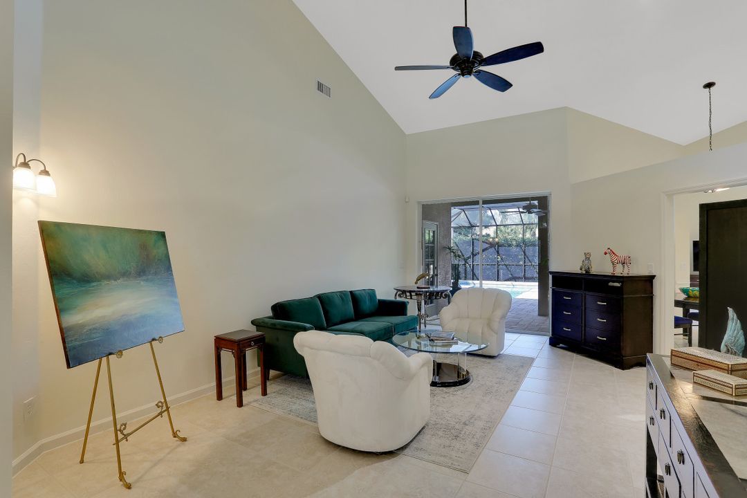 6615 Chestnut Cir, Naples, FL 34109