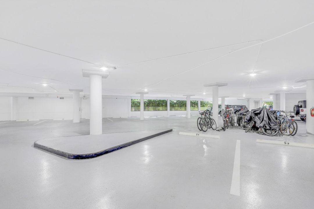 4751 Gulf Shore Blvd N, Naples, FL 34103