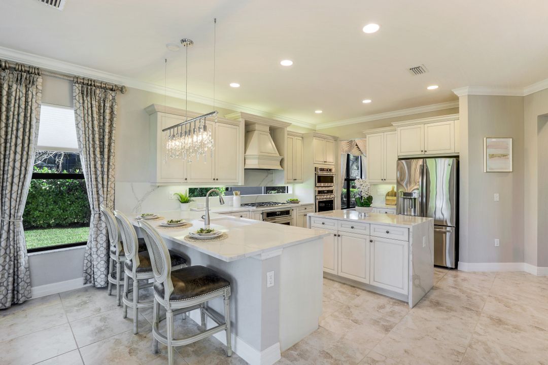 2827 Thunder Bay Circle, Naples, FL 34119