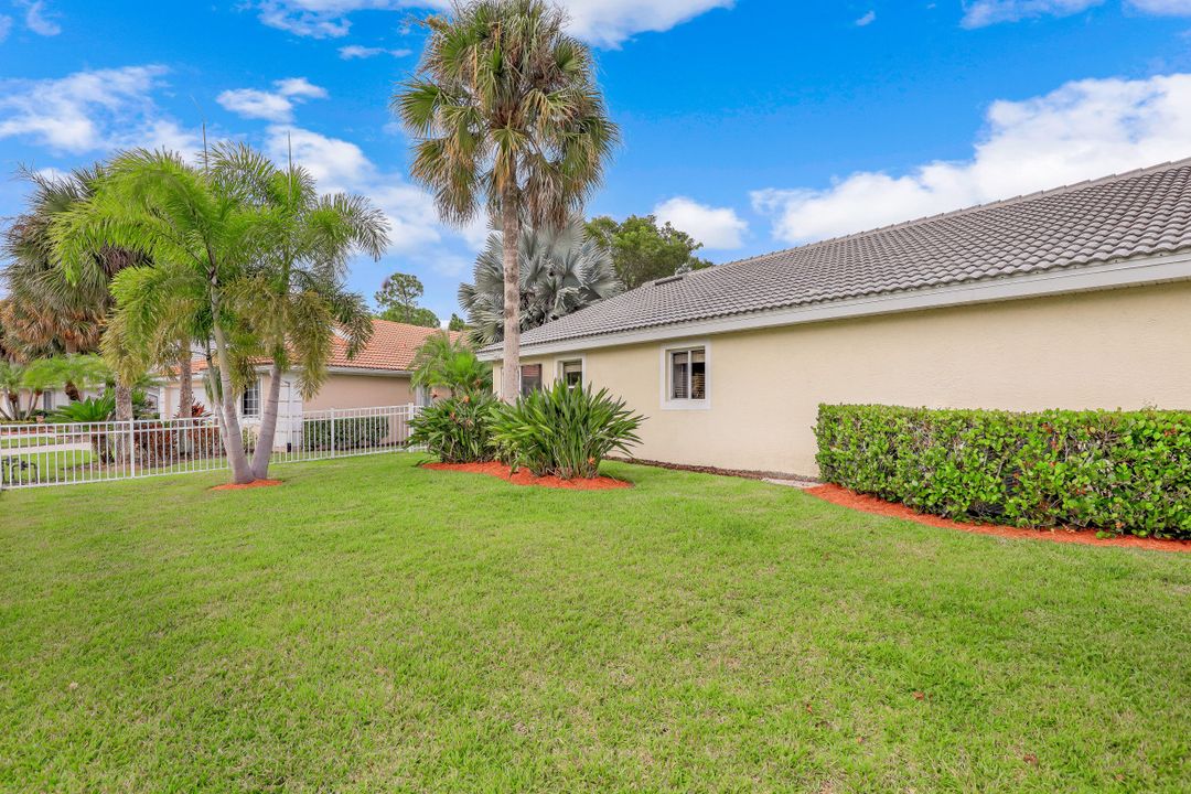 7927 Wexford Dr, Naples, FL 34104