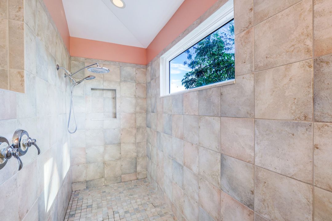 2850 Coach House Way, Naples, FL 34105