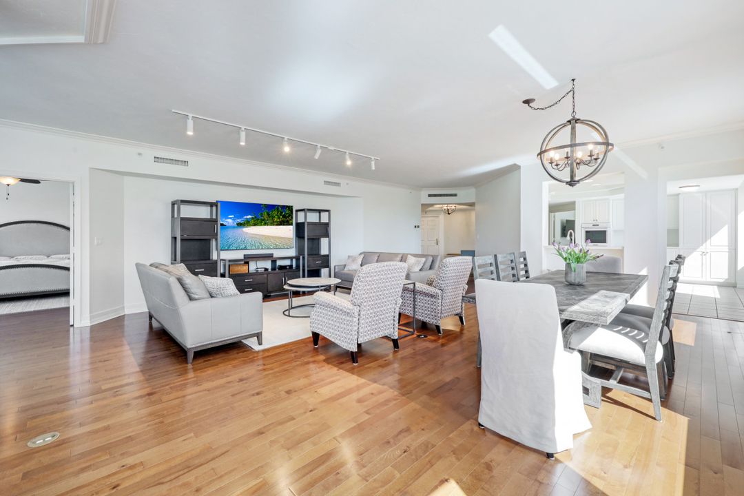 445 Dockside Dr ##201, Naples, FL 34110