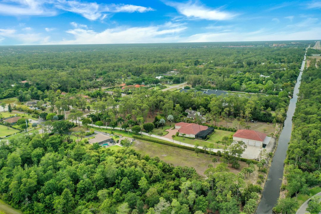 1941 Oakes Blvd, Naples, FL 34119