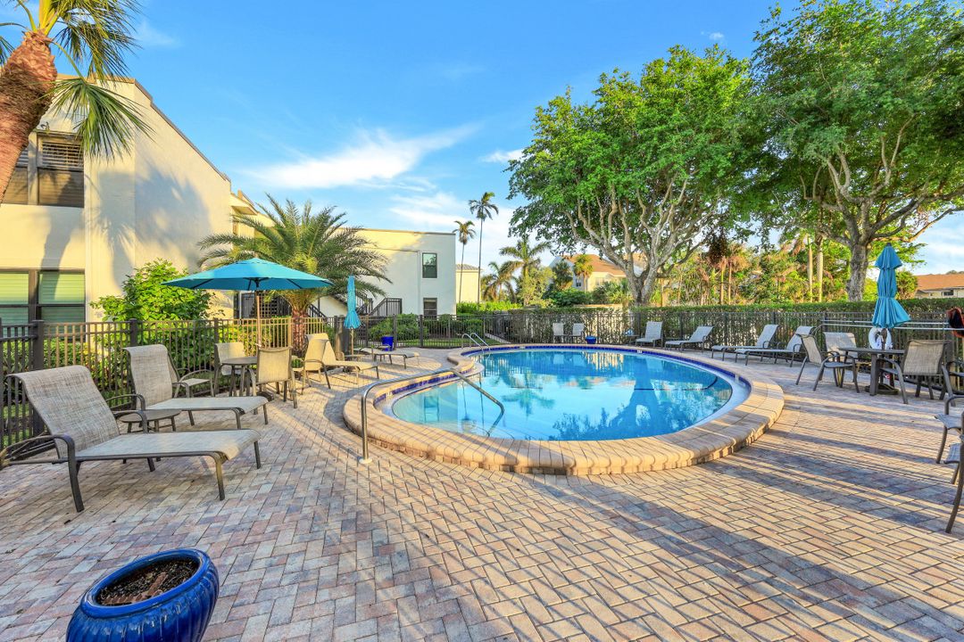 812 10th Ave S #812, Naples, FL 34102