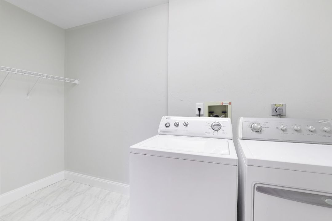 718 95th Ave N, Naples, FL 34108