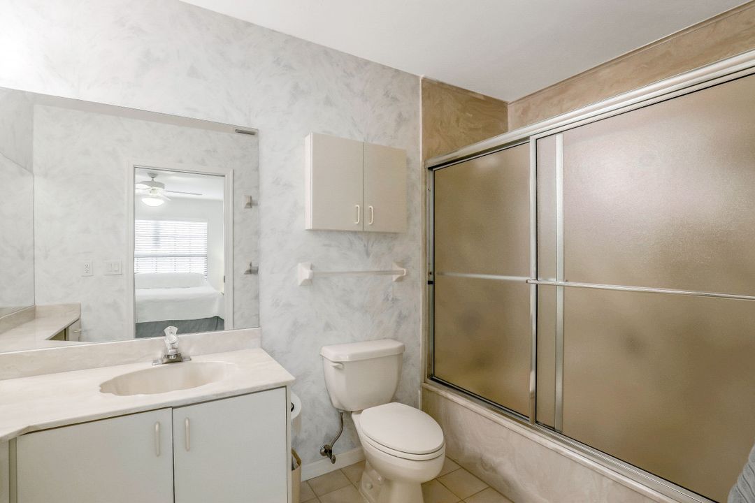 880 8th Ave S #101, Naples, FL 34102