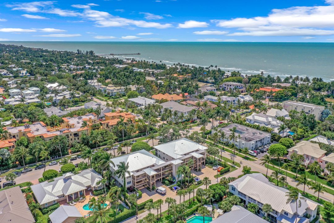 225 5th Ave S #104, Naples, FL 34102