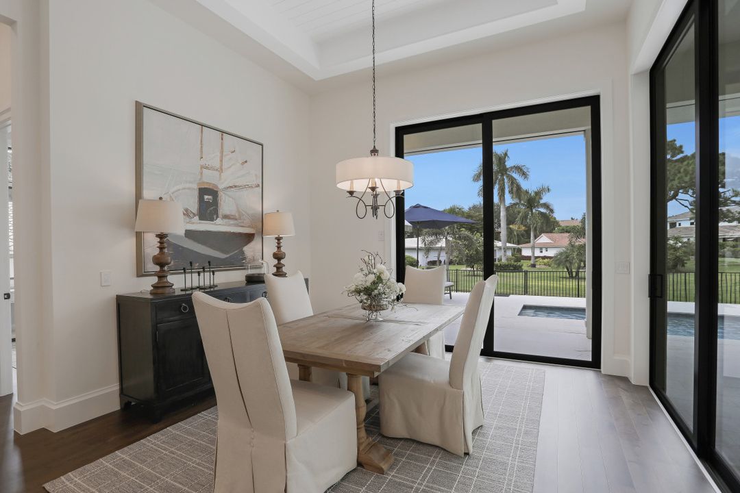 725 Parkview Ln, Naples, FL 34103