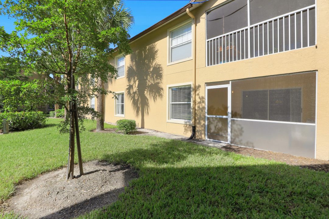 9605 Crescent Garden Dr, Naples, FL 34109