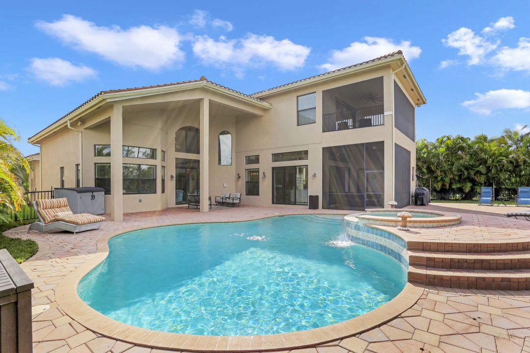 2934 Cinnamon Bay Cir, Naples, FL 34119