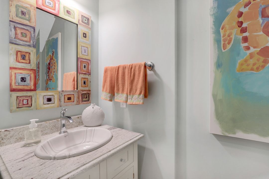 572 7th Ave N, Naples, FL 34102