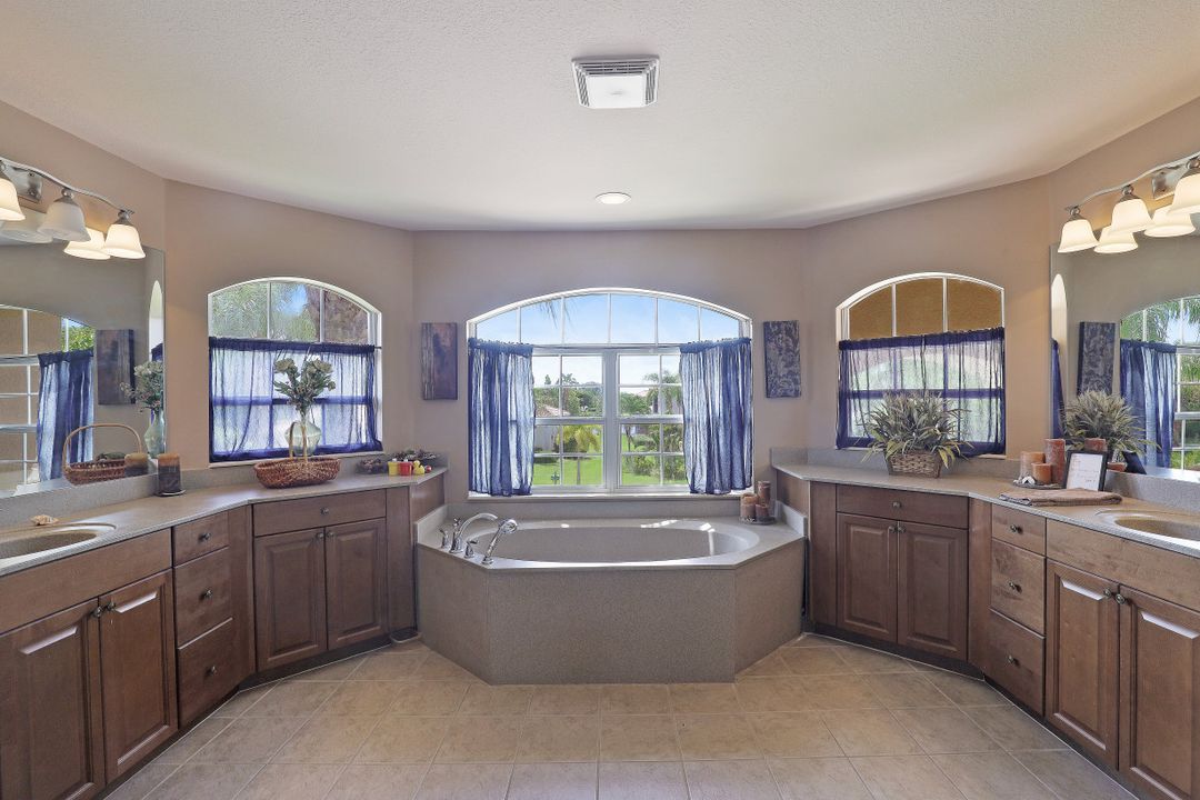 12493 Pebble Stone Ct, Fort Myers, FL 33913