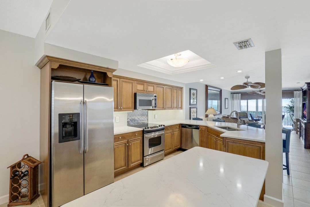 13105 Vanderbilt Dr #408, Naples, FL 34110