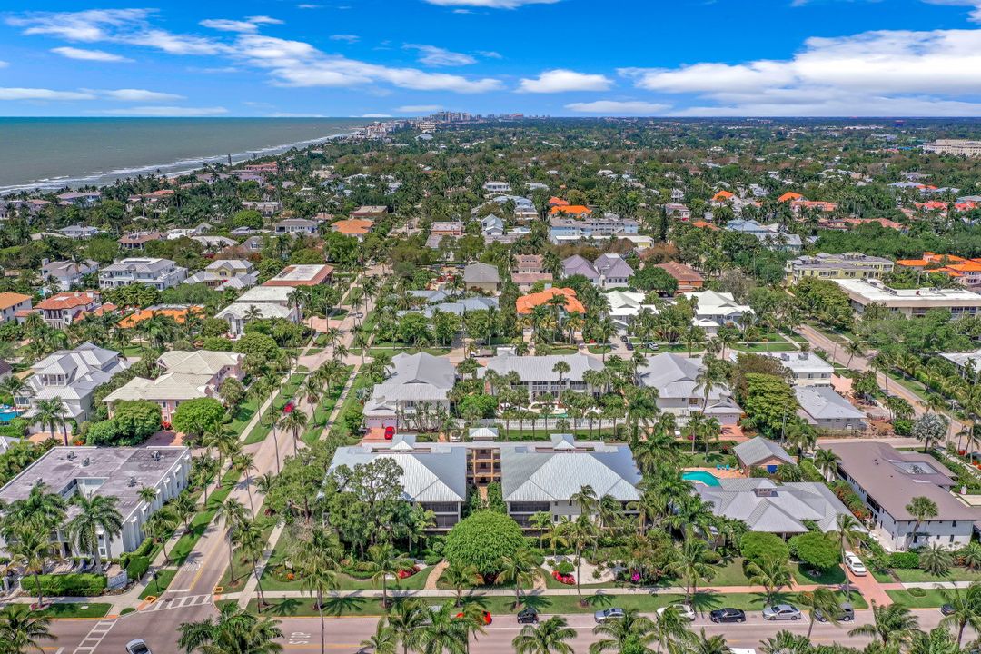 225 5th Ave S #104, Naples, FL 34102
