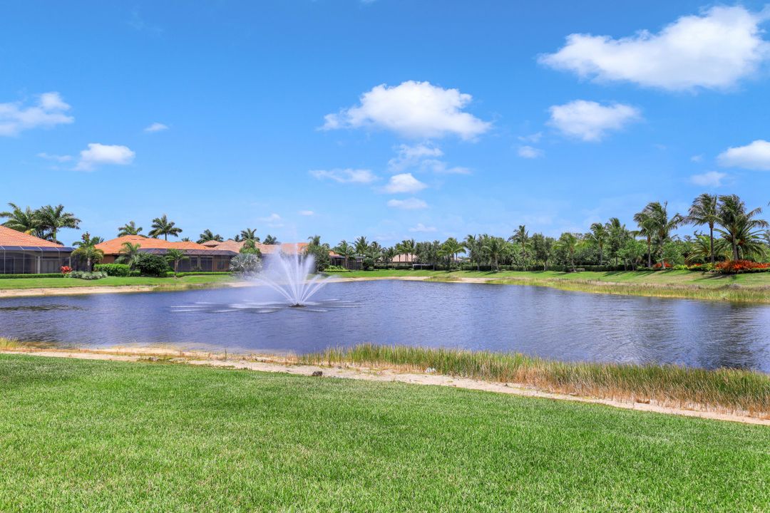 6587 Barbera Ln, Naples, FL 34113