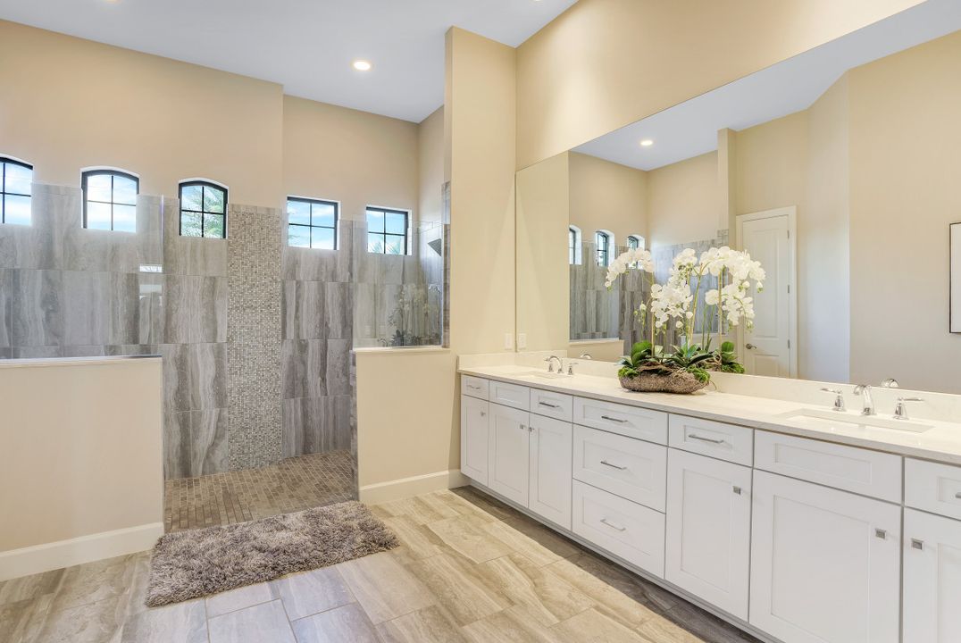 9086 Sorreno Ct, Naples, FL 34119