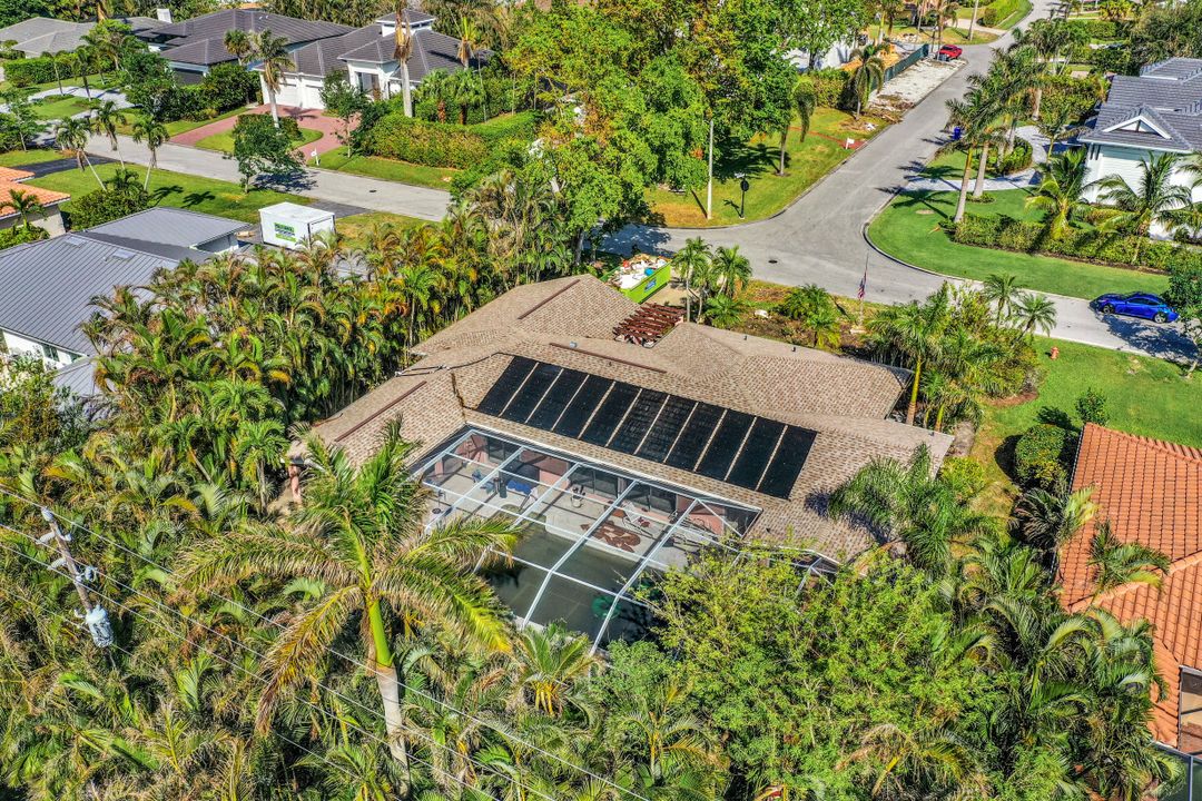 696 Fountainhead Ln, Naples, FL 34103