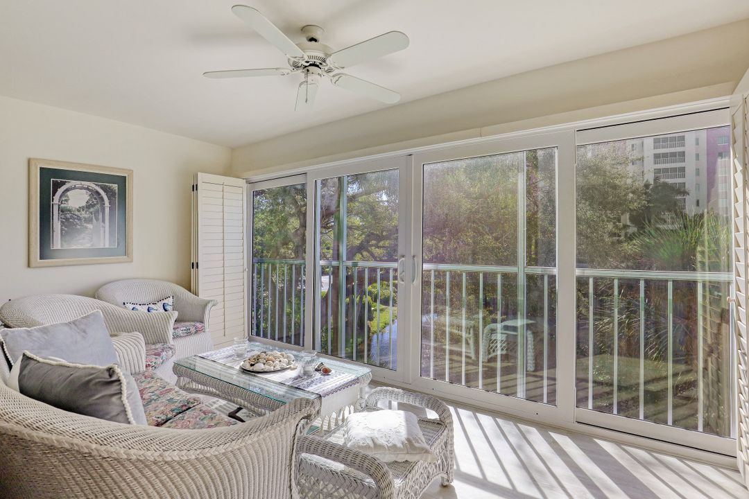 5895 Chanteclair Dr #122, Naples, FL 34108