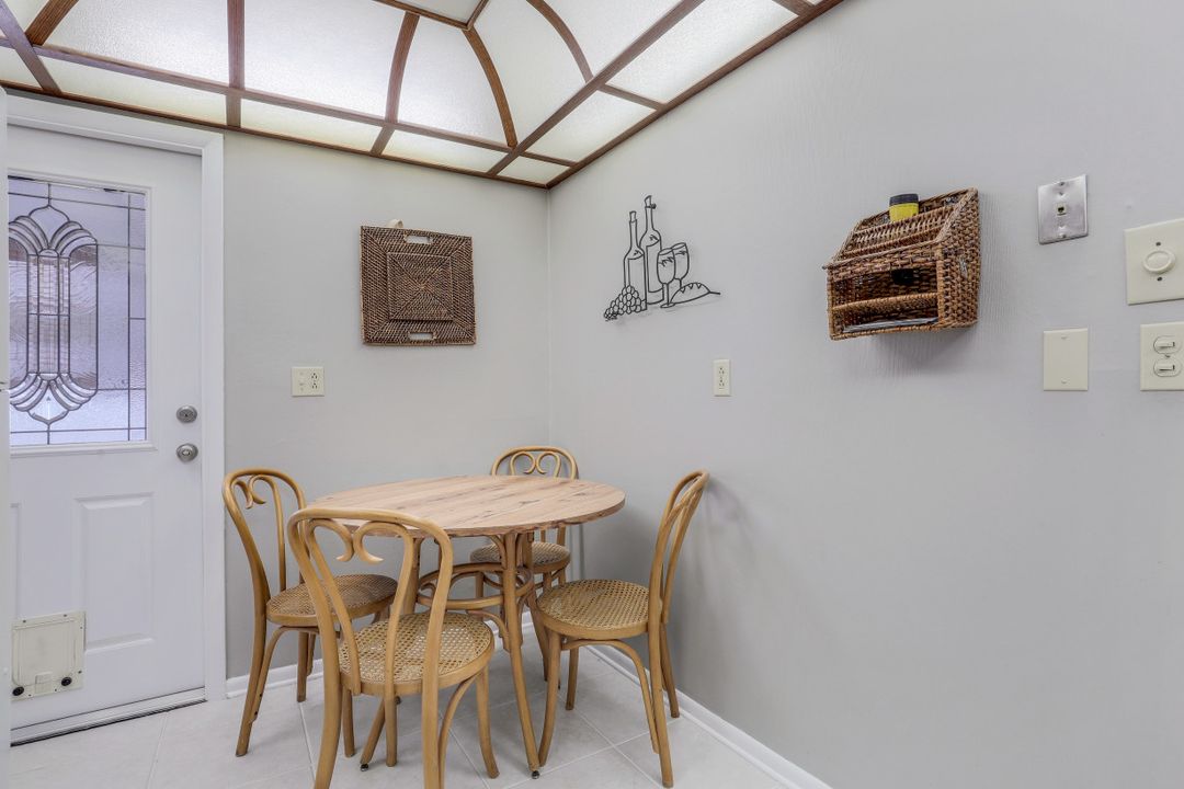 814 93rd Ave N, Naples, FL 34108