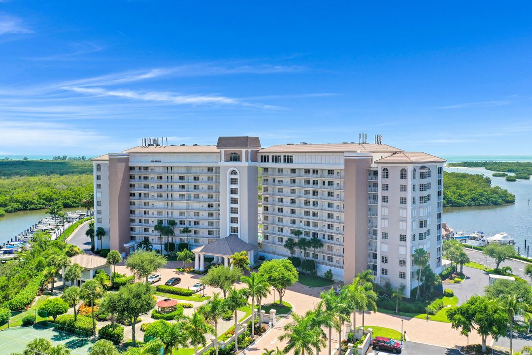 13105 Vanderbilt Dr #408, Naples, FL 34110