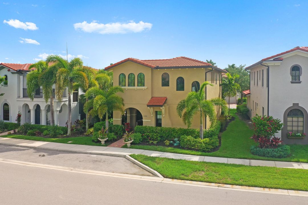 1300 Kendari Terrace, Naples, FL 34113
