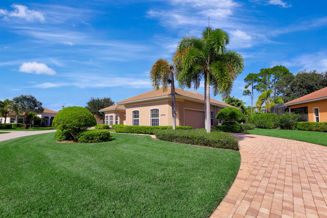 10259 Avonleigh Dr, Bonita Springs, FL 34135