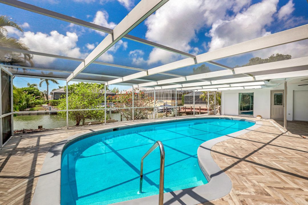 288 Grapewood Ct, Marco Island, FL 34145