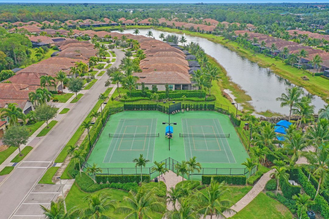 9367 Isla Bella Cir, Bonita Springs, FL 34135