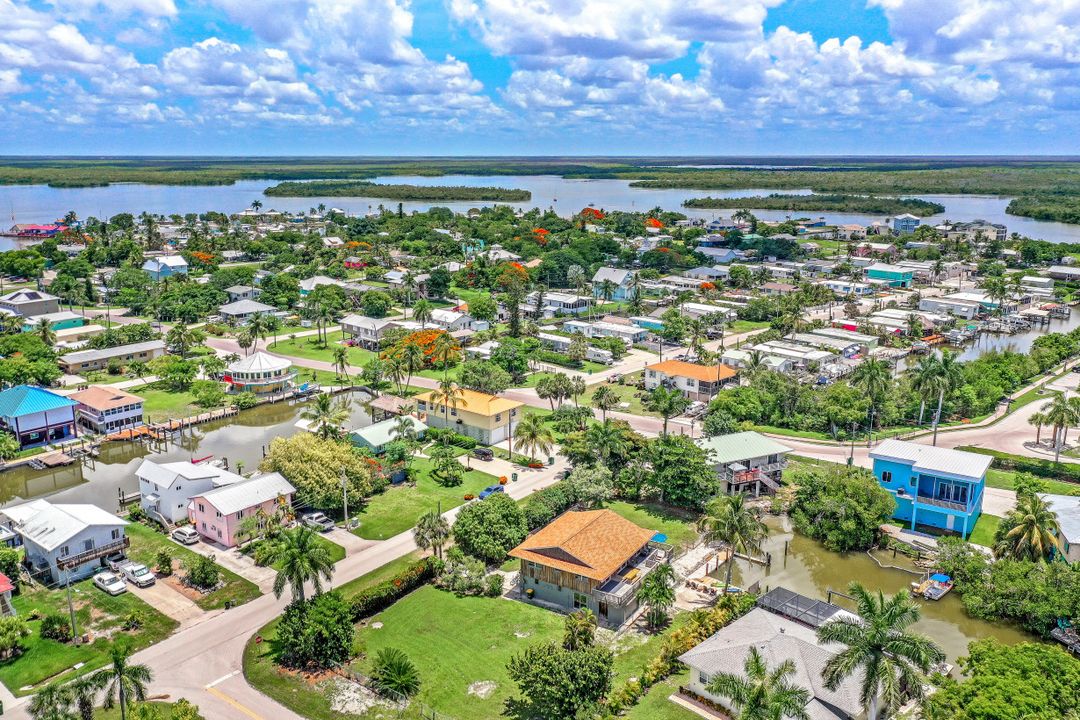 670 Palm Ave, Marco Island, FL 34145