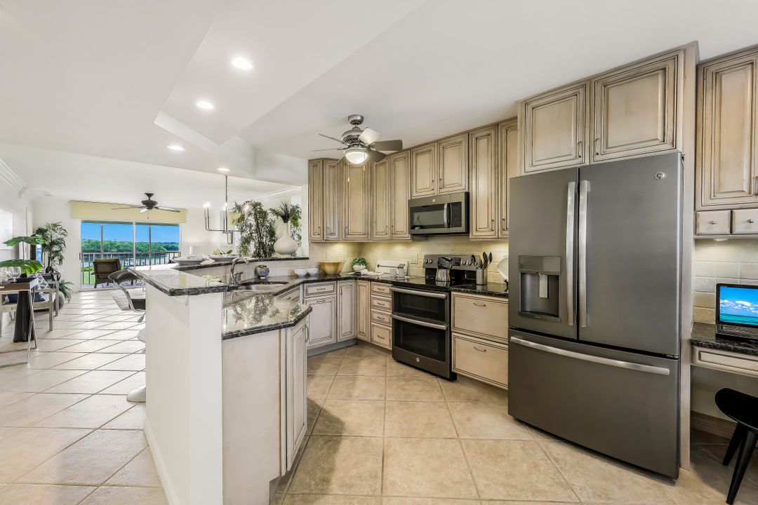 320 Horse Creek Dr #203, Naples, FL 34110