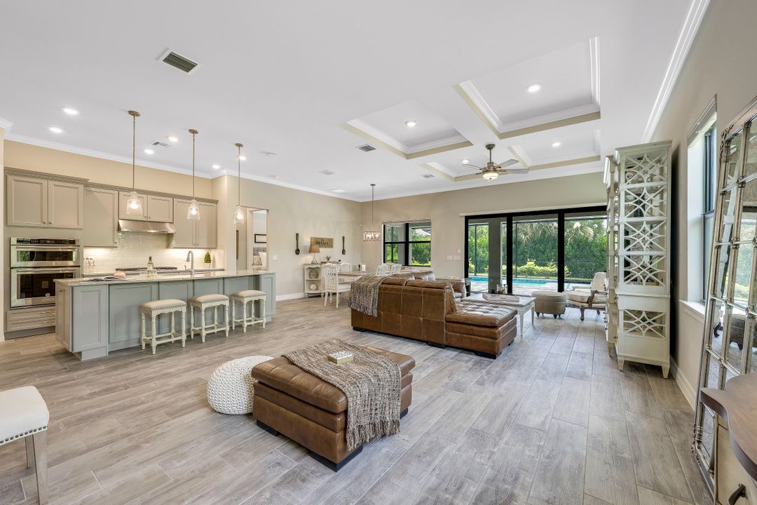 7273 Wilton Dr N, Naples, FL 34109