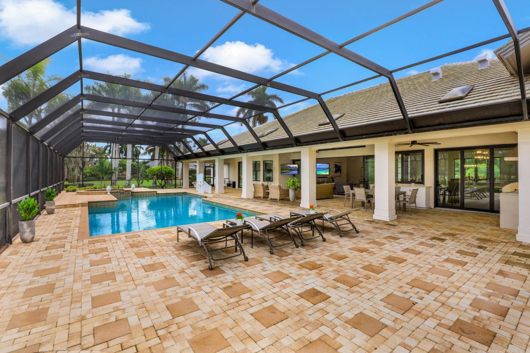 4501 Silver Fox Dr, Naples, FL 34119