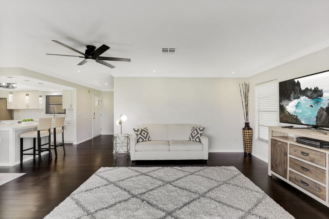 307 Reynolds Ct, Naples, FL 34112