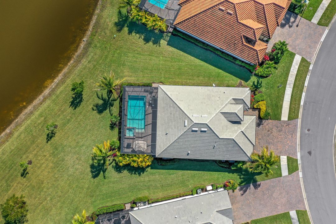 2067 Antigua Ln, Naples, FL 34120