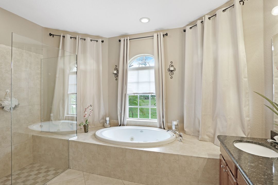 1462 Everglades Blvd N, Naples, FL 34120