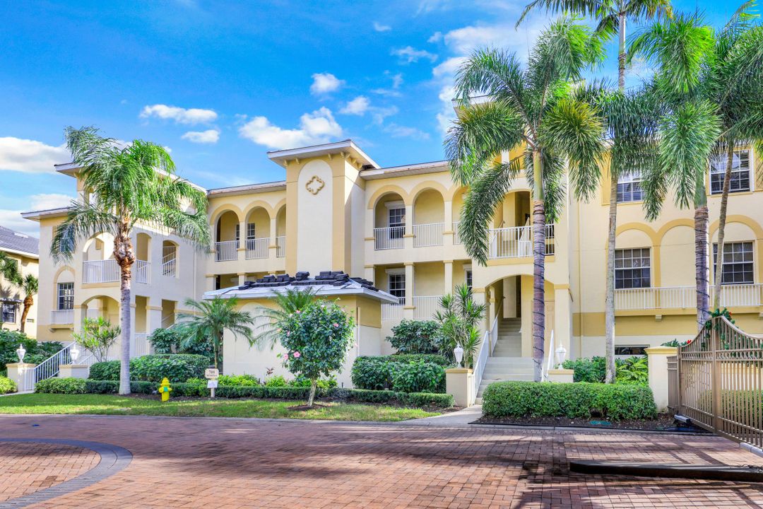 700 Bentwater Cir #103, Naples, FL 34108